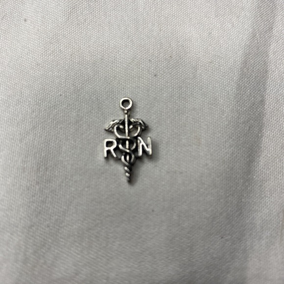 RN Caduceus Charm Registered Nurse Medical Symbol Pendant Silvertone Bracelet - Picture 1 of 4
